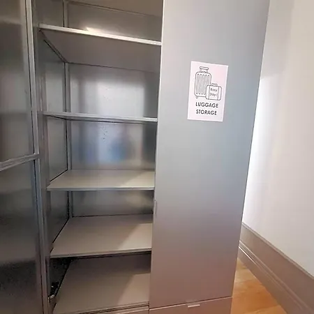 Easy Host بيت شباب