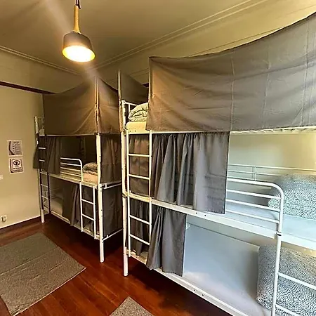 Easy Host بيت شباب