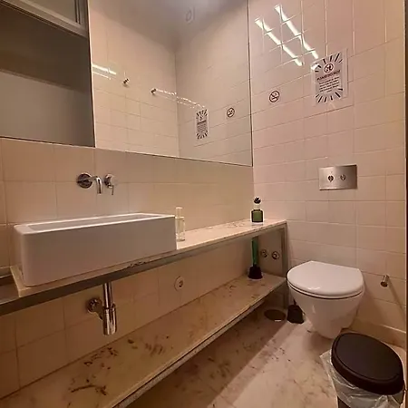 بيت شباب Easy Host *