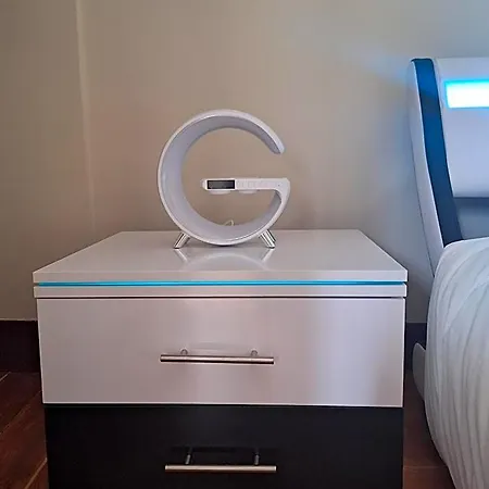 Easy Host بيت شباب