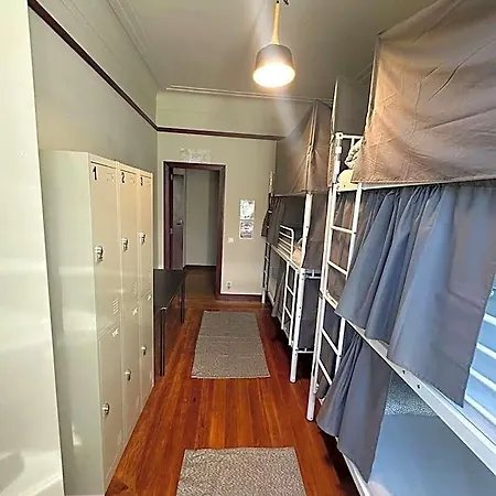 Easy Host