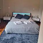 Easy Host *