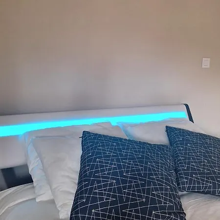 Easy Host