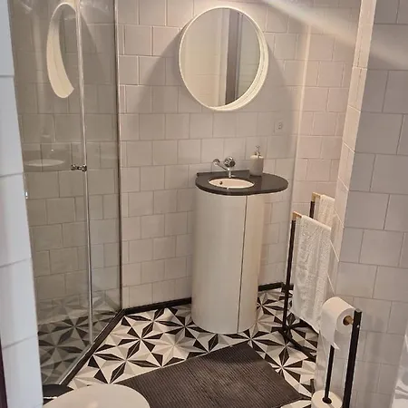 Easy Host *