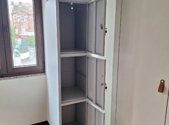 Easy Host بيت شباب *