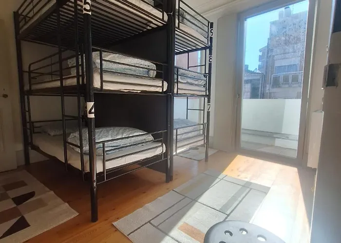 Easy Host بيت شباب بورتو