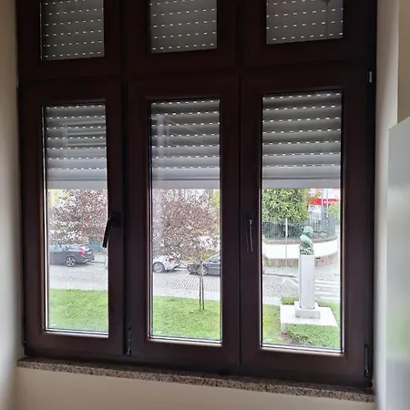 Easy Host פורטו