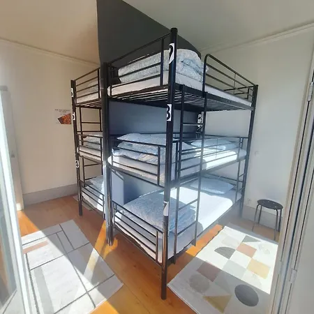 Easy Host פורטו